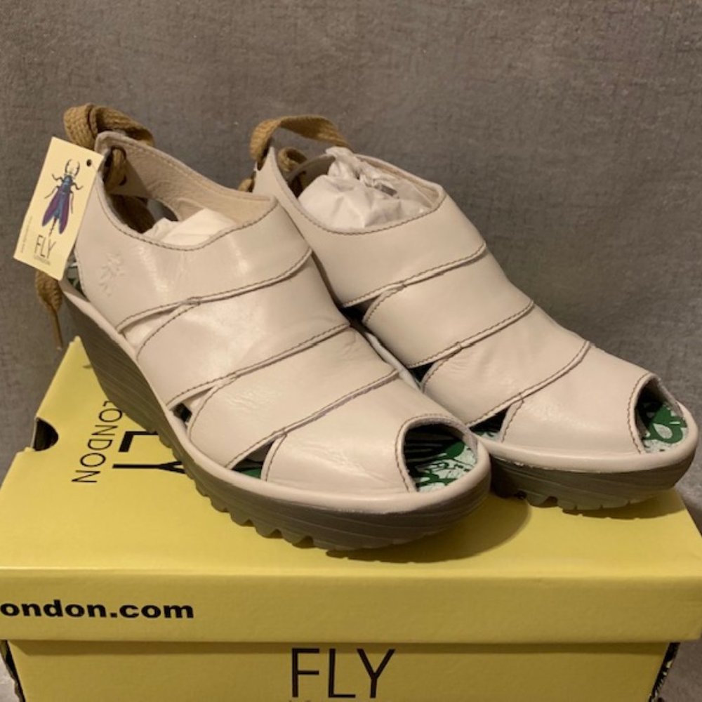 *NWT* Fly London Yown Peep-Toe Sandals US 9 EU 40